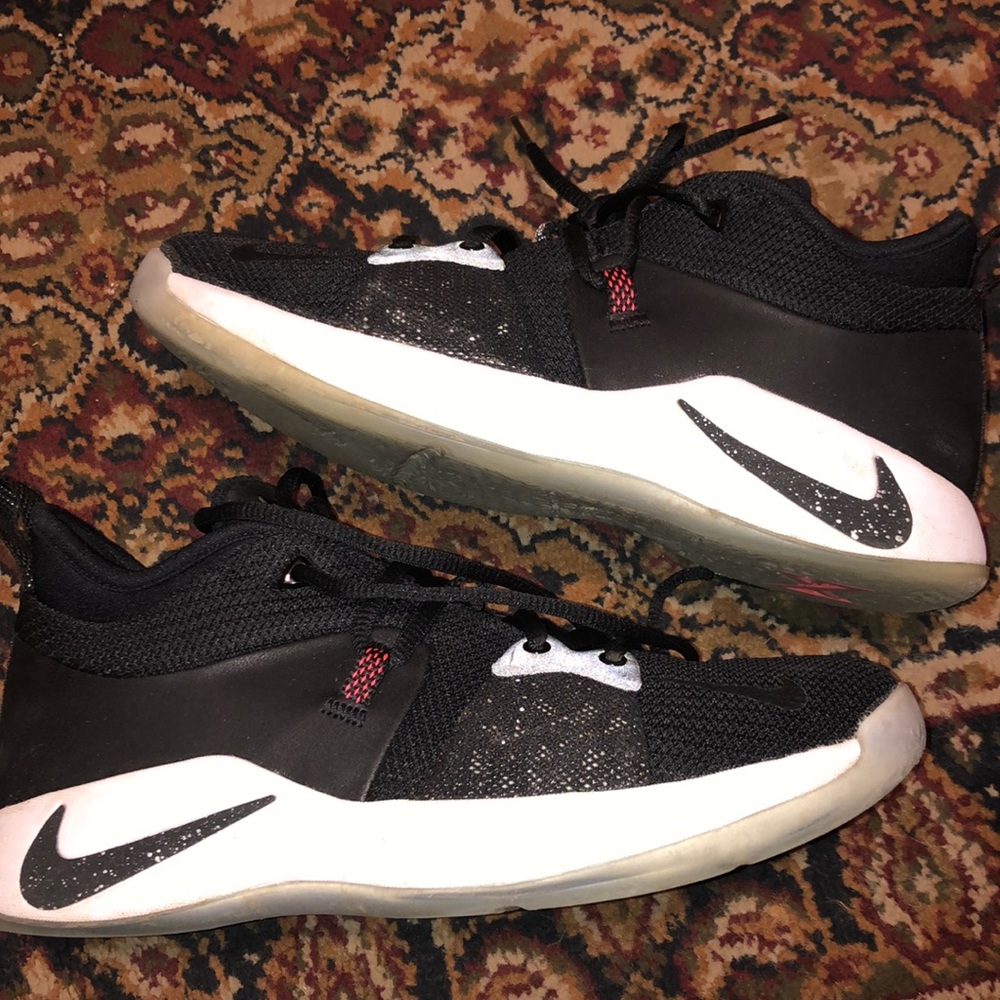 Kids Paul George’s basketball shoes